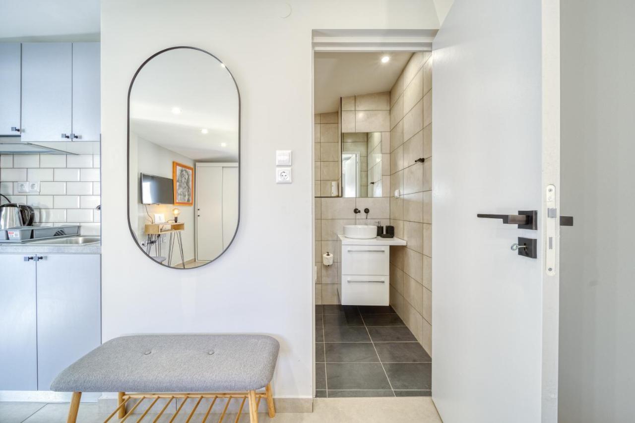 Chic Rooftop Studio W/ Terrace - Near Acropolis Athens Luaran gambar
